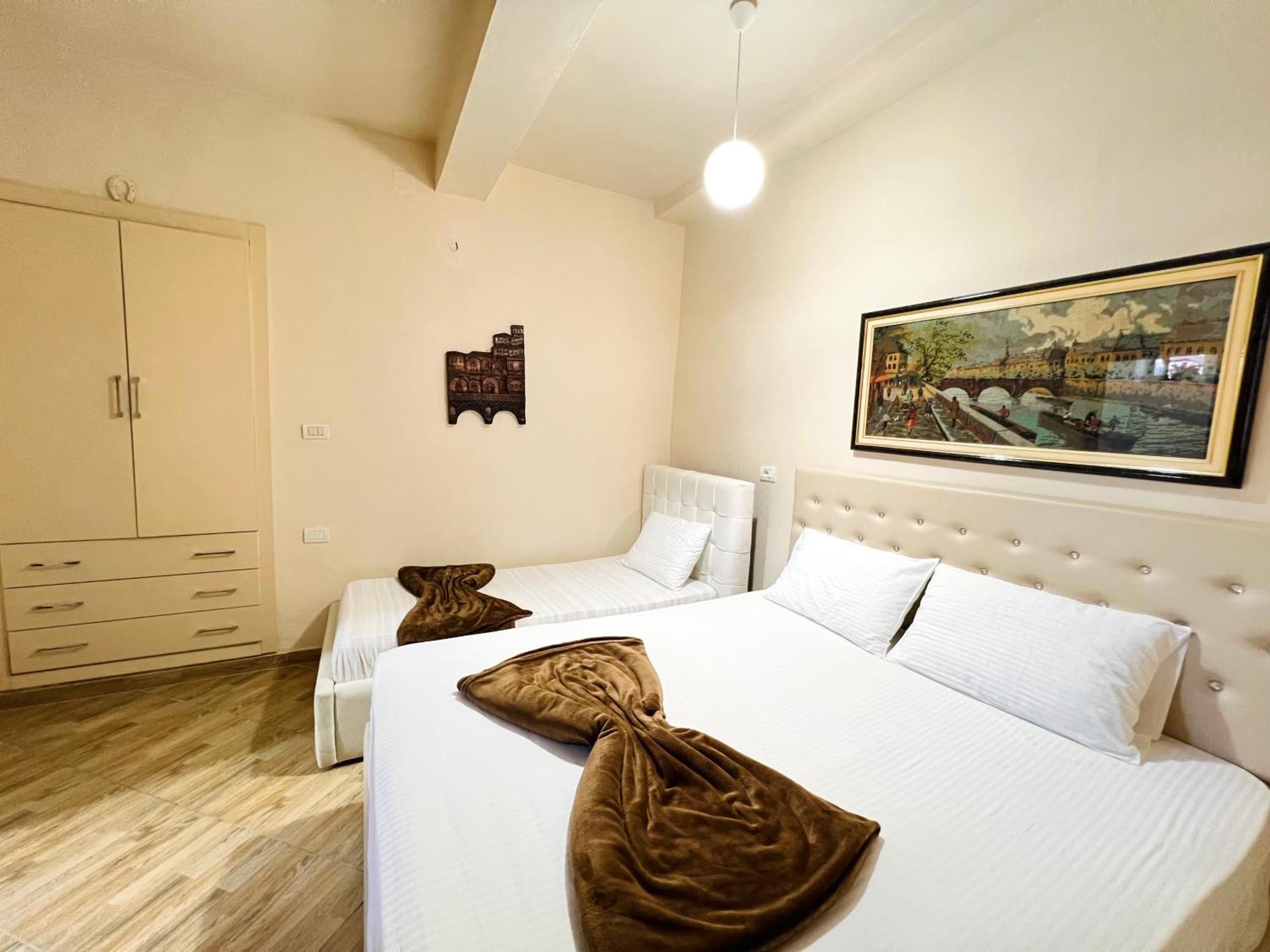 Villa Ensalv Berat - Apartment - Room - Penthouse Ngoại thất bức ảnh