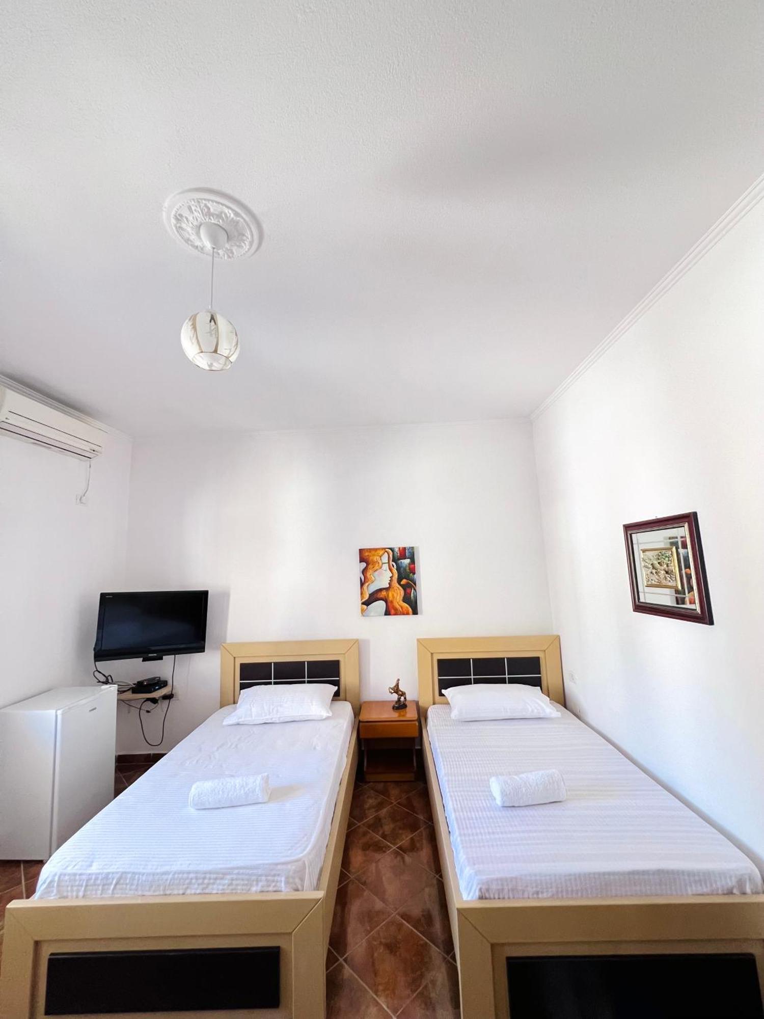Villa Ensalv Berat - Apartment - Room - Penthouse Ngoại thất bức ảnh