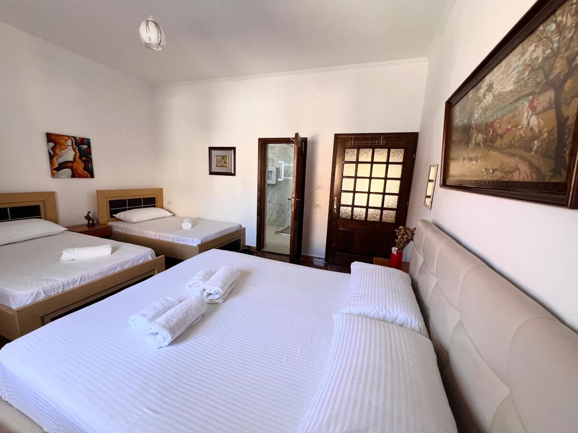 Villa Ensalv Berat - Apartment - Room - Penthouse Ngoại thất bức ảnh