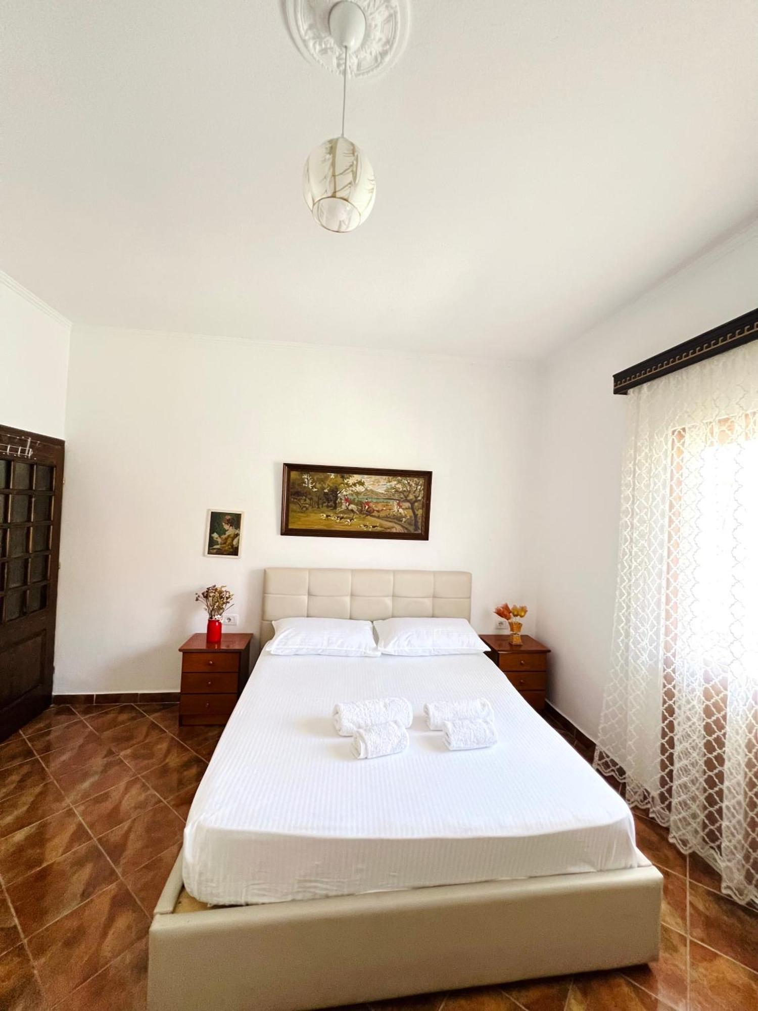 Villa Ensalv Berat - Apartment - Room - Penthouse Ngoại thất bức ảnh